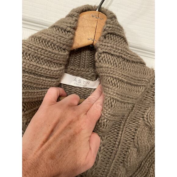 ASTR the LABEL Chunky Cable-Knit Mock Neck Brown Sweater, S - Picture 6 of 7